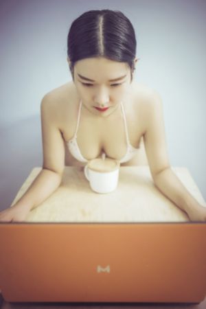 亚洲精品人成久久久久_1080免费播放